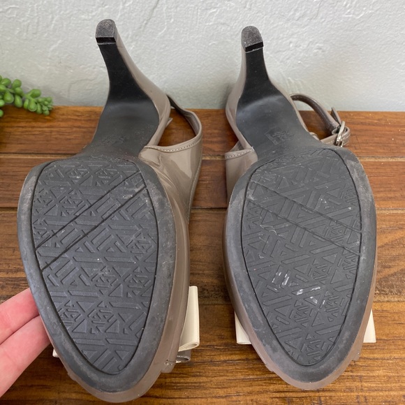 Anne Klein IFlex Taupe Slingback Peep Toe Heels 8M - Picture 4 of 5